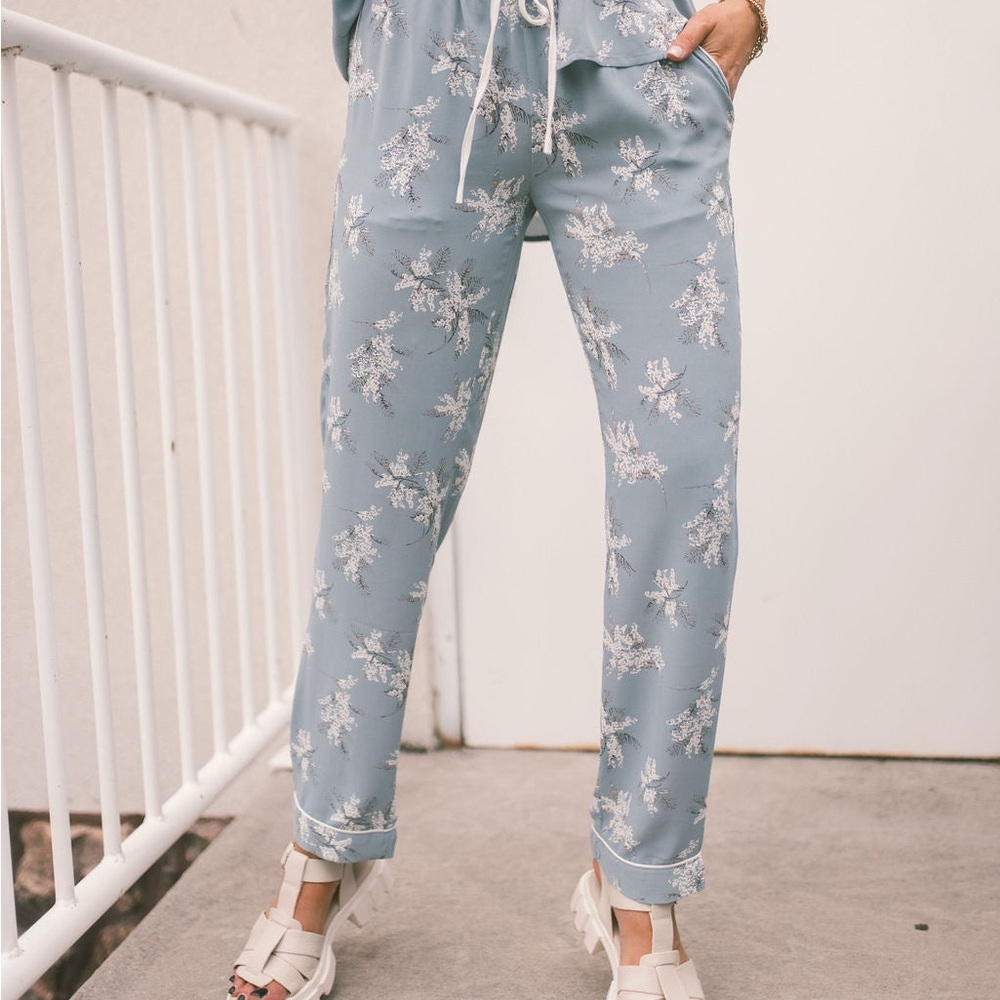 Classic floral lounge as daywear pant. Soft blue, white flowers.
